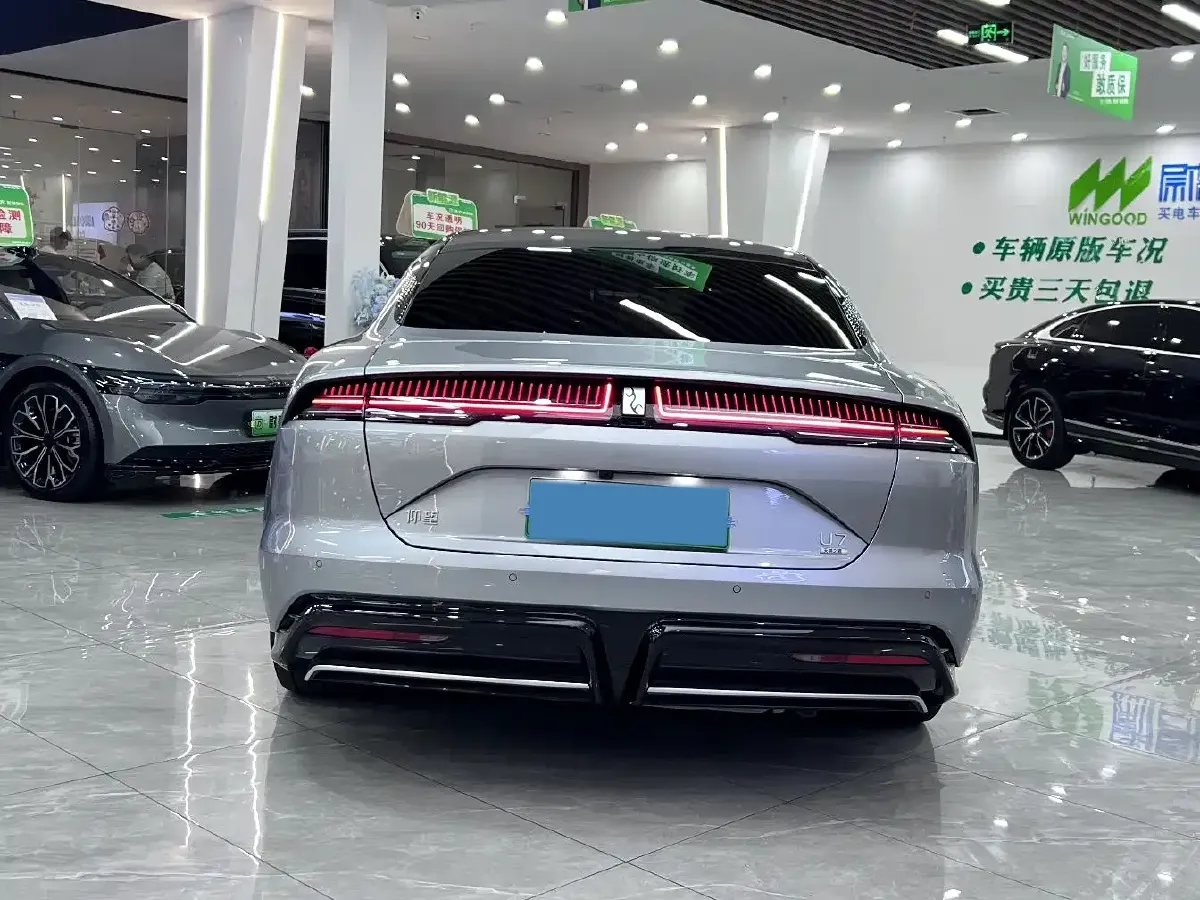 2025 YangWang U7 2.0T 245HP H4 E-CVT PHEV,autocango,china used car exporter,china ev exporter,chinese used car exporter,chinese used ev exporter