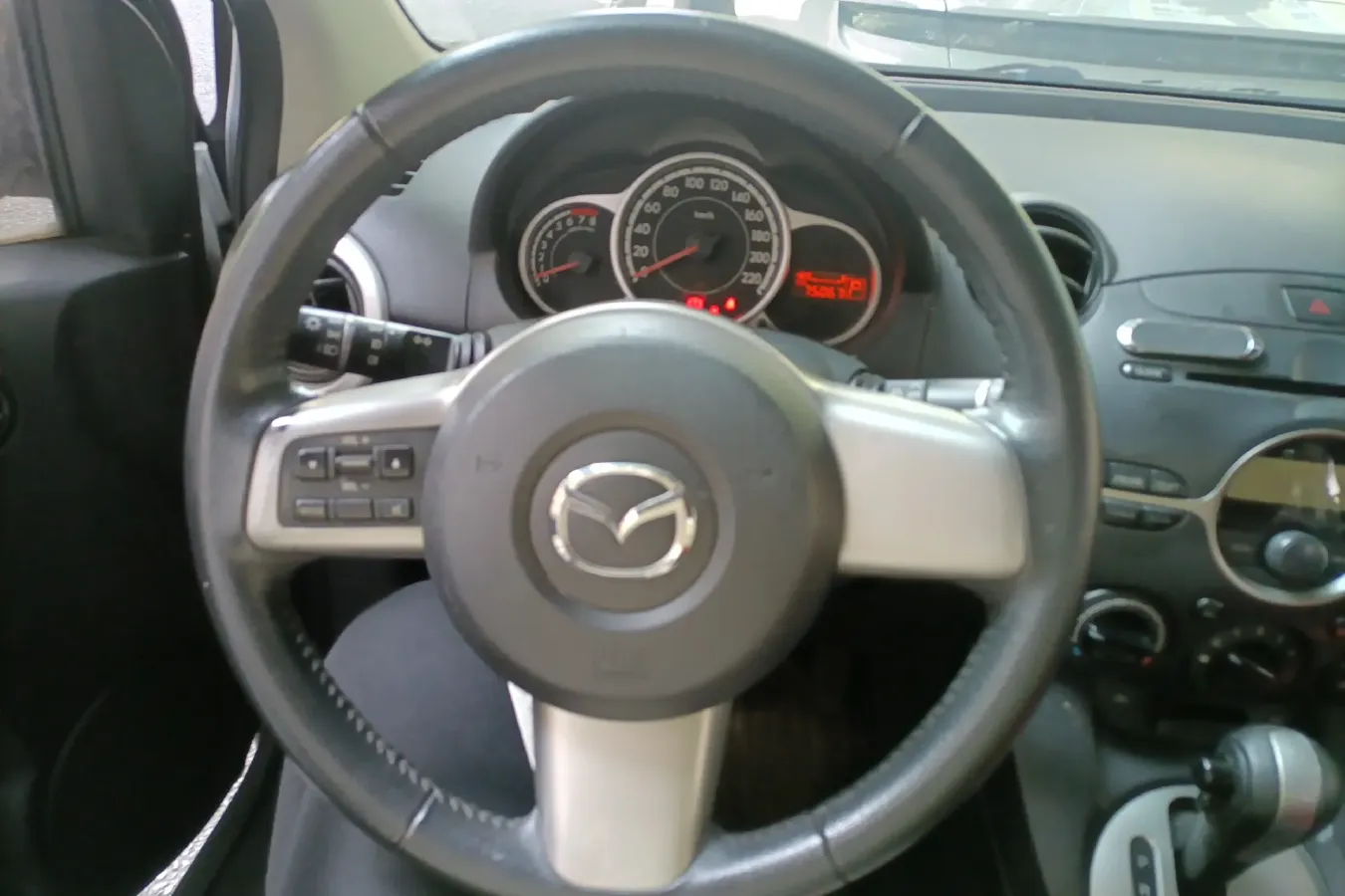 2011 Mazda 2 1.5L 103HP L4 4AT,autocango,china used car exporter,china ev exporter,chinese used car exporter,chinese used ev exporter