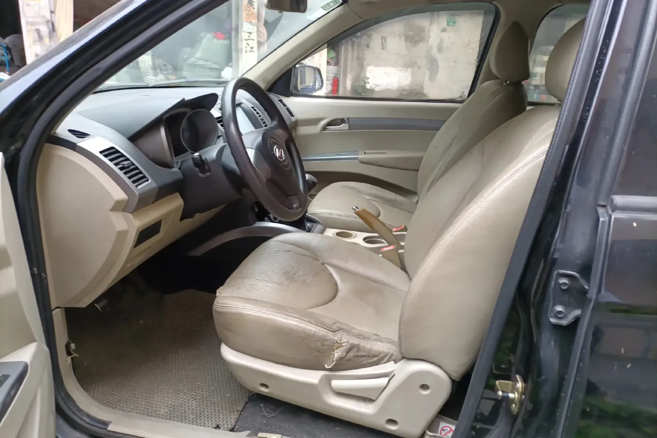 2012 Landwind X8 2.0T 122HP L4 5MT,autocango,china used car exporter,china ev exporter,chinese used car exporter,chinese used ev exporter