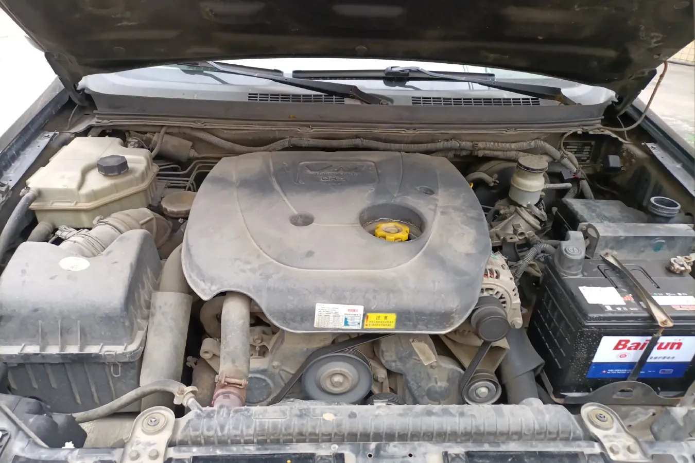 2012 Landwind X8 2.0T 122HP L4 5MT,autocango,china used car exporter,china ev exporter,chinese used car exporter,chinese used ev exporter