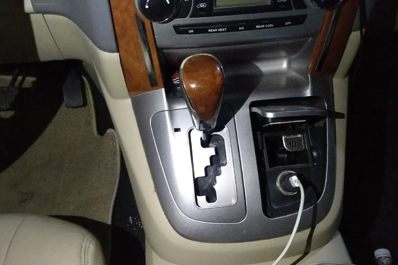 2010 JinBei Grace 2.7L 151HP L4 4AT,autocango,china used car exporter,china ev exporter,chinese used car exporter,chinese used ev exporter