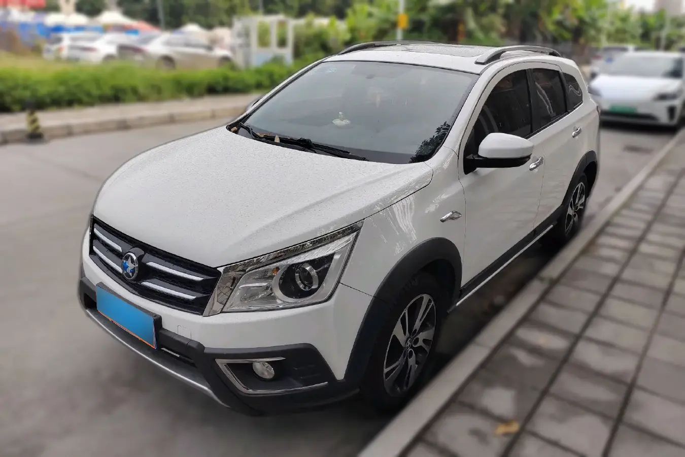 2015 Venucia T70X 2.0L 144HP L4 CVT