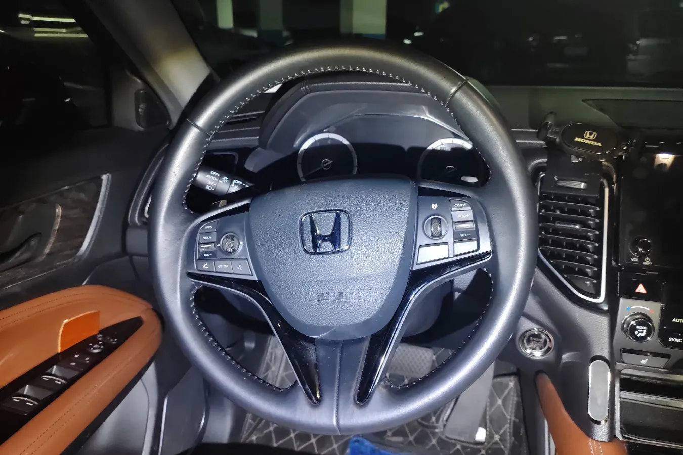 2020 Honda UR-V 2.0T 272HP L4 9AT,autocango,china used car exporter,china ev exporter,chinese used car exporter,chinese used ev exporter