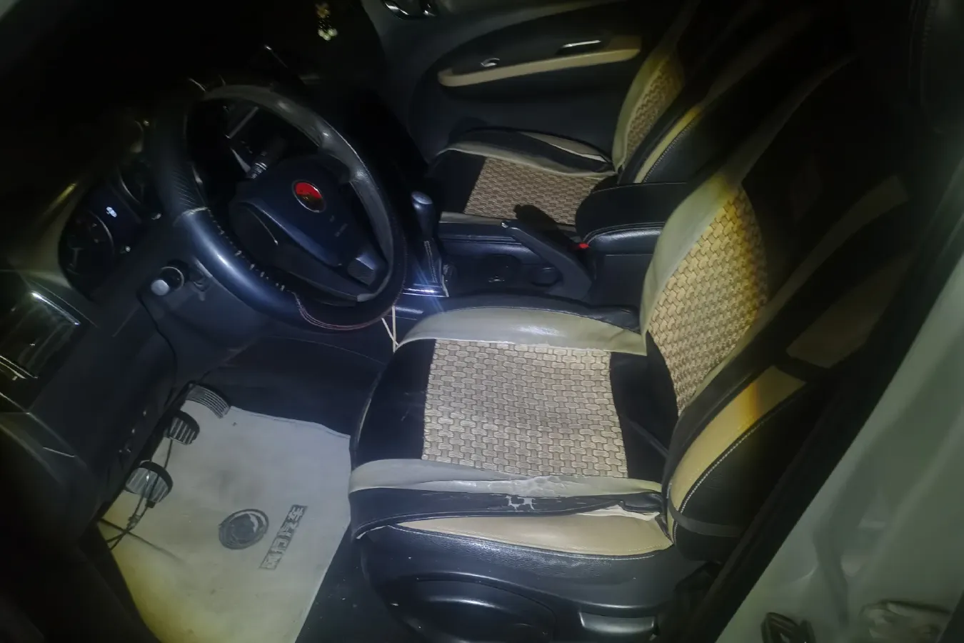 2015 DongFeng Forthing Joyear X3 1.5L 120HP L4 5MT,autocango,china used car exporter,china ev exporter,chinese used car exporter,chinese used ev exporter