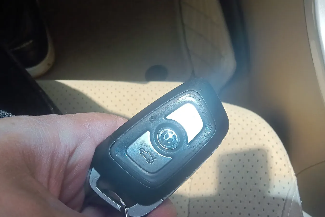 2013 Brilliance Auto H330 1.5L 105HP L4 4AT,autocango,china used car exporter,china ev exporter,chinese used car exporter,chinese used ev exporter