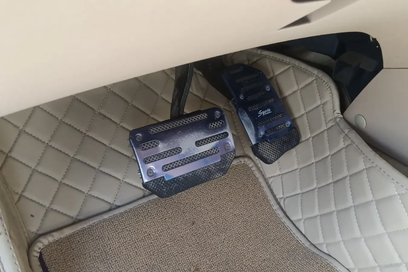 2013 Brilliance Auto H330 1.5L 105HP L4 4AT,autocango,china used car exporter,china ev exporter,chinese used car exporter,chinese used ev exporter