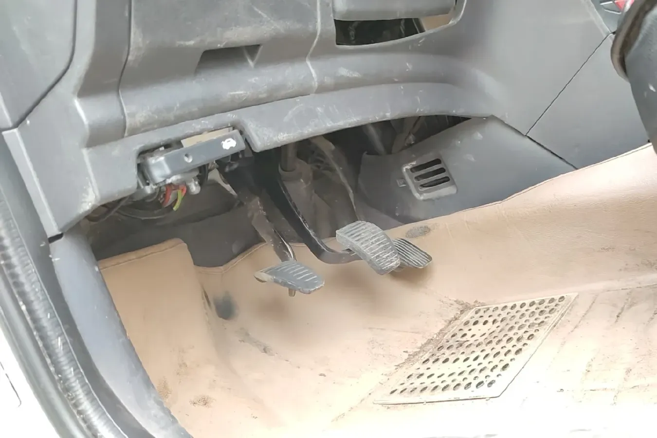 2013 DongFeng Aeolus H30 1.5L 116HP L4 5MT,autocango,china used car exporter,china ev exporter,chinese used car exporter,chinese used ev exporter