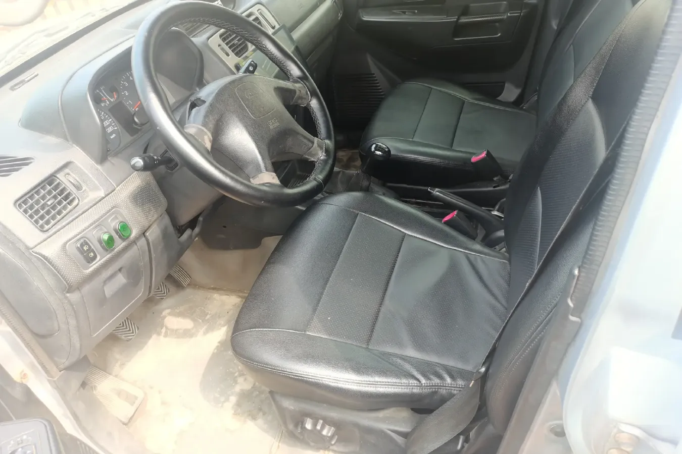 2010 Leopaard FeiTeng 2.0L 121HP L4 5MT,autocango,china used car exporter,china ev exporter,chinese used car exporter,chinese used ev exporter