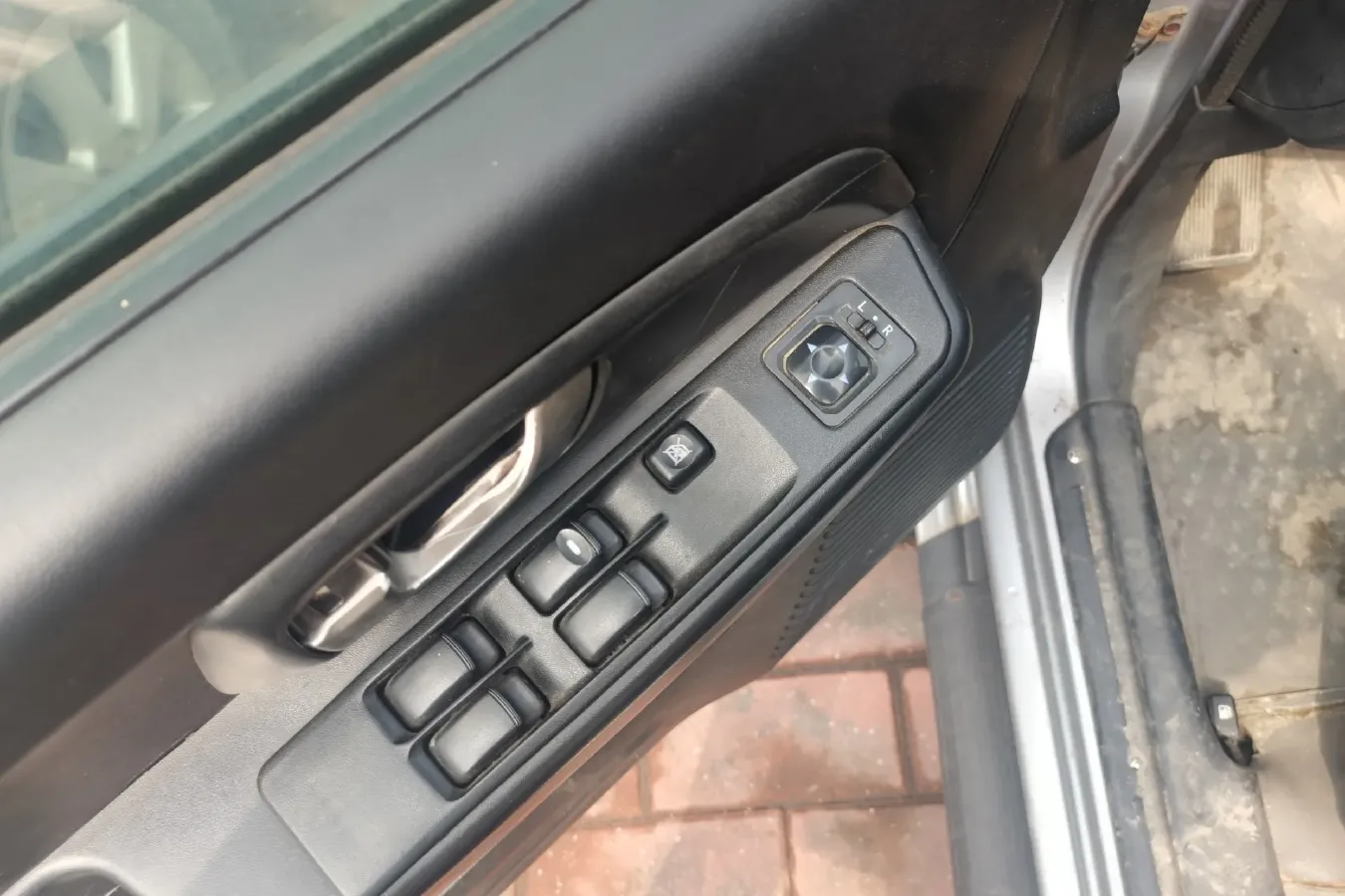 2010 Leopaard FeiTeng 2.0L 121HP L4 5MT,autocango,china used car exporter,china ev exporter,chinese used car exporter,chinese used ev exporter