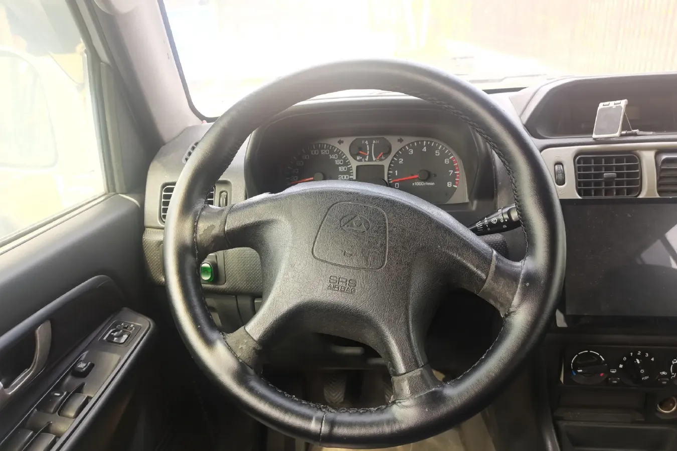 2010 Leopaard FeiTeng 2.0L 121HP L4 5MT,autocango,china used car exporter,china ev exporter,chinese used car exporter,chinese used ev exporter