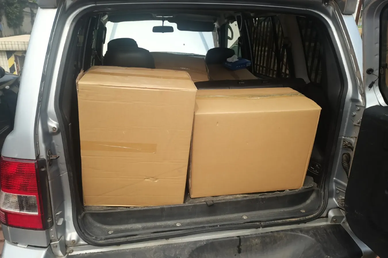 2010 Leopaard FeiTeng 2.0L 121HP L4 5MT,autocango,china used car exporter,china ev exporter,chinese used car exporter,chinese used ev exporter