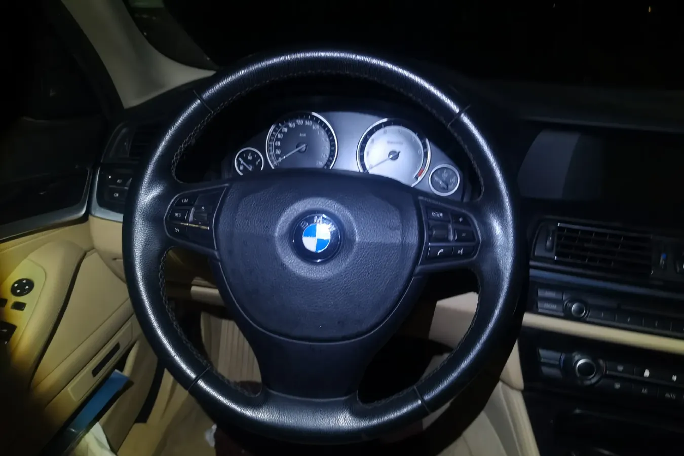 2013 BMW 5 Series 2.0T 184HP L4 8AT,autocango,china used car exporter,china ev exporter,chinese used car exporter,chinese used ev exporter