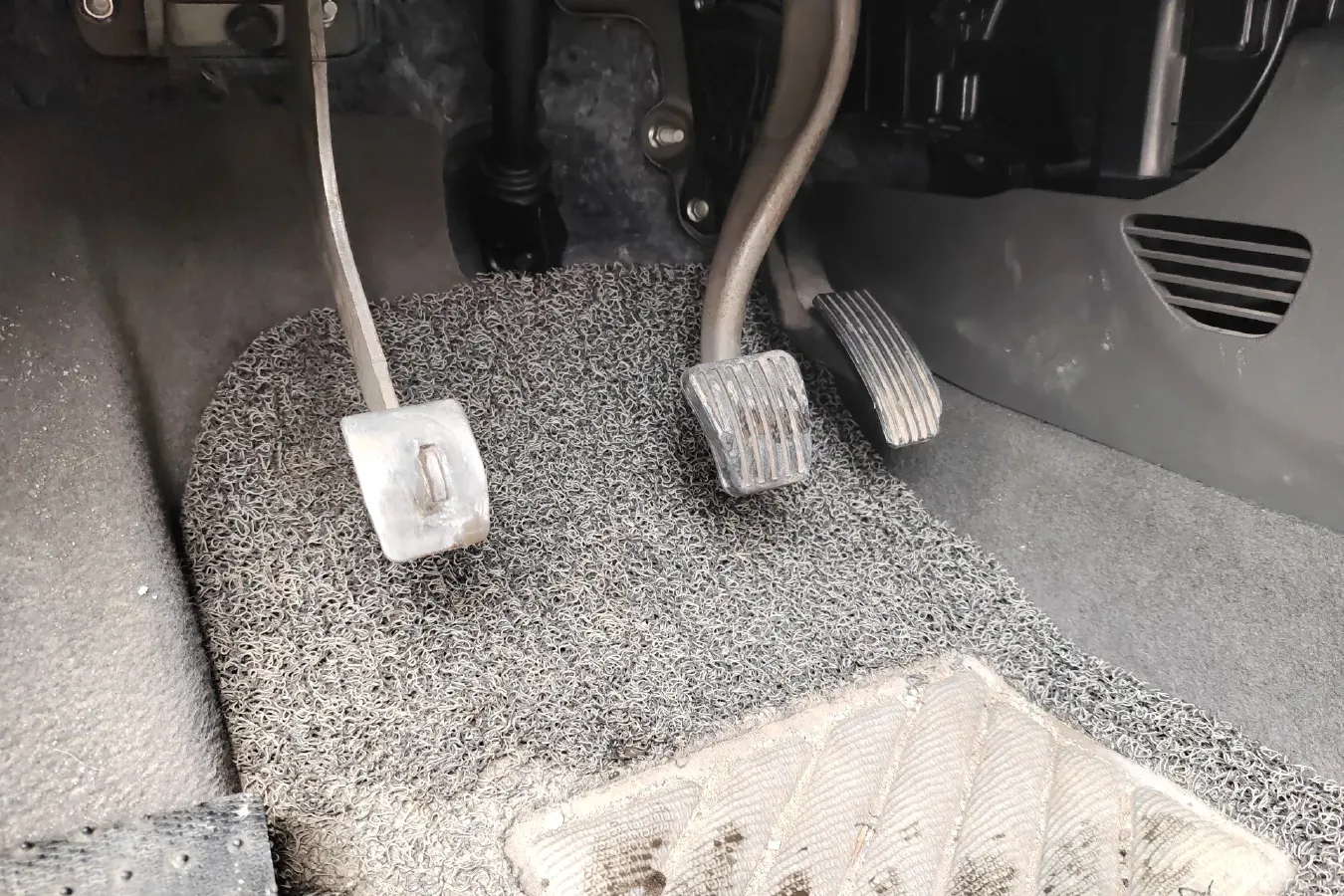 2015 Chevrolet Sail 1.3L 103HP L4 5MT,autocango,china used car exporter,china ev exporter,chinese used car exporter,chinese used ev exporter