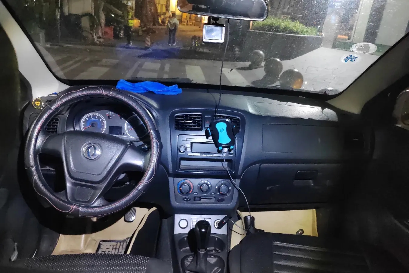 2014 DongFeng Fengon Fengon 330 1.2L 94HP L4 5MT,autocango,china used car exporter,china ev exporter,chinese used car exporter,chinese used ev exporter