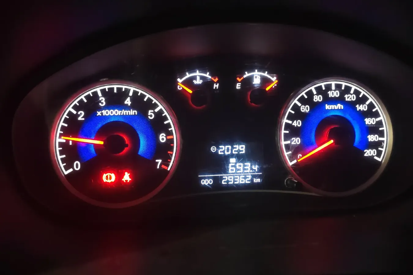 2014 DongFeng Fengon Fengon 330 1.2L 94HP L4 5MT,autocango,china used car exporter,china ev exporter,chinese used car exporter,chinese used ev exporter