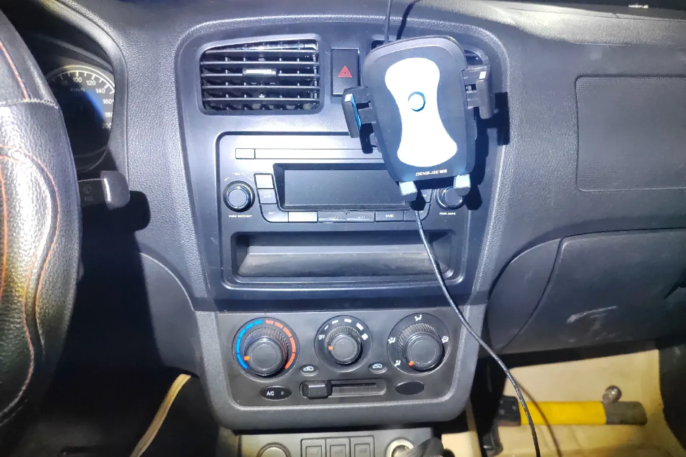 2014 DongFeng Fengon Fengon 330 1.2L 94HP L4 5MT,autocango,china used car exporter,china ev exporter,chinese used car exporter,chinese used ev exporter