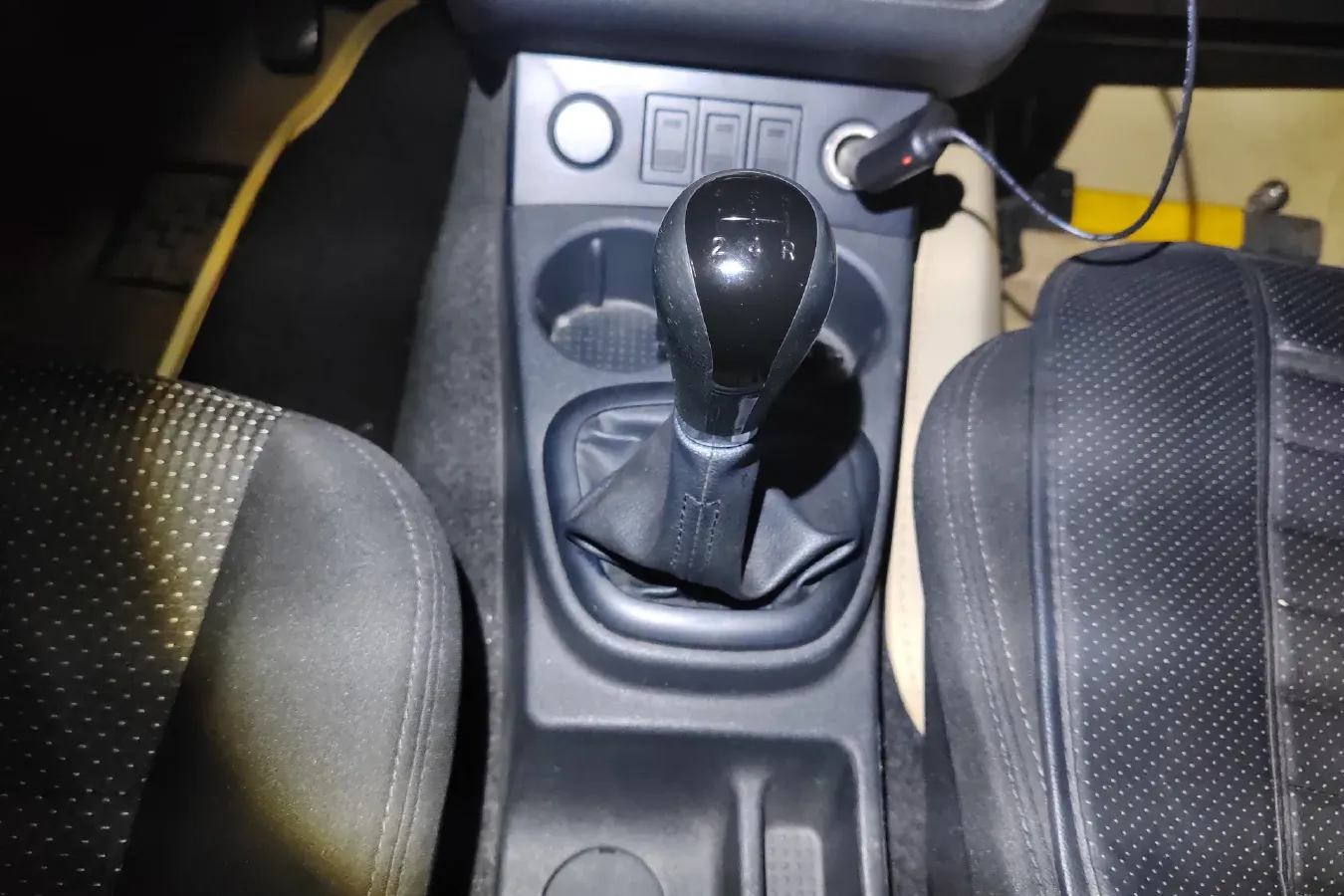 2014 DongFeng Fengon Fengon 330 1.2L 94HP L4 5MT,autocango,china used car exporter,china ev exporter,chinese used car exporter,chinese used ev exporter