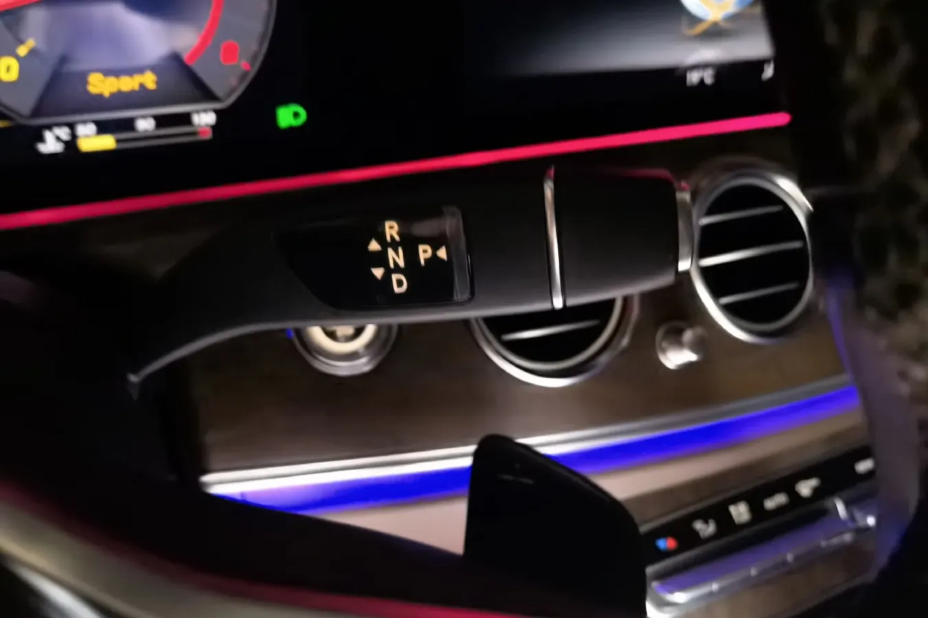 2019 Mercedes-Benz E Class 2.0T 245HP L4 9AT,autocango,china used car exporter,china ev exporter,chinese used car exporter,chinese used ev exporter