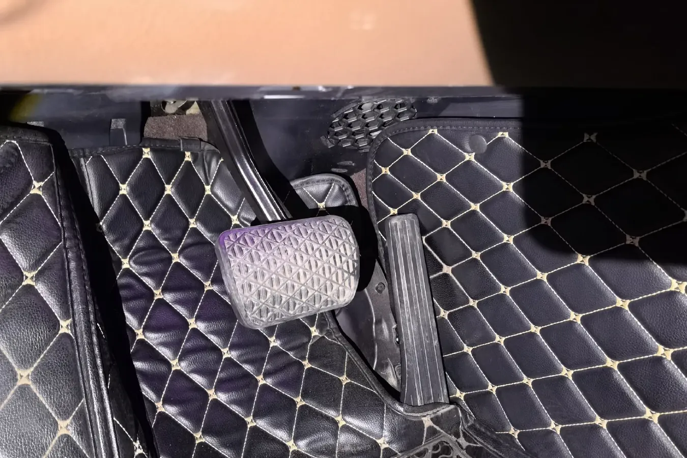 2019 Mercedes-Benz E Class 2.0T 245HP L4 9AT,autocango,china used car exporter,china ev exporter,chinese used car exporter,chinese used ev exporter