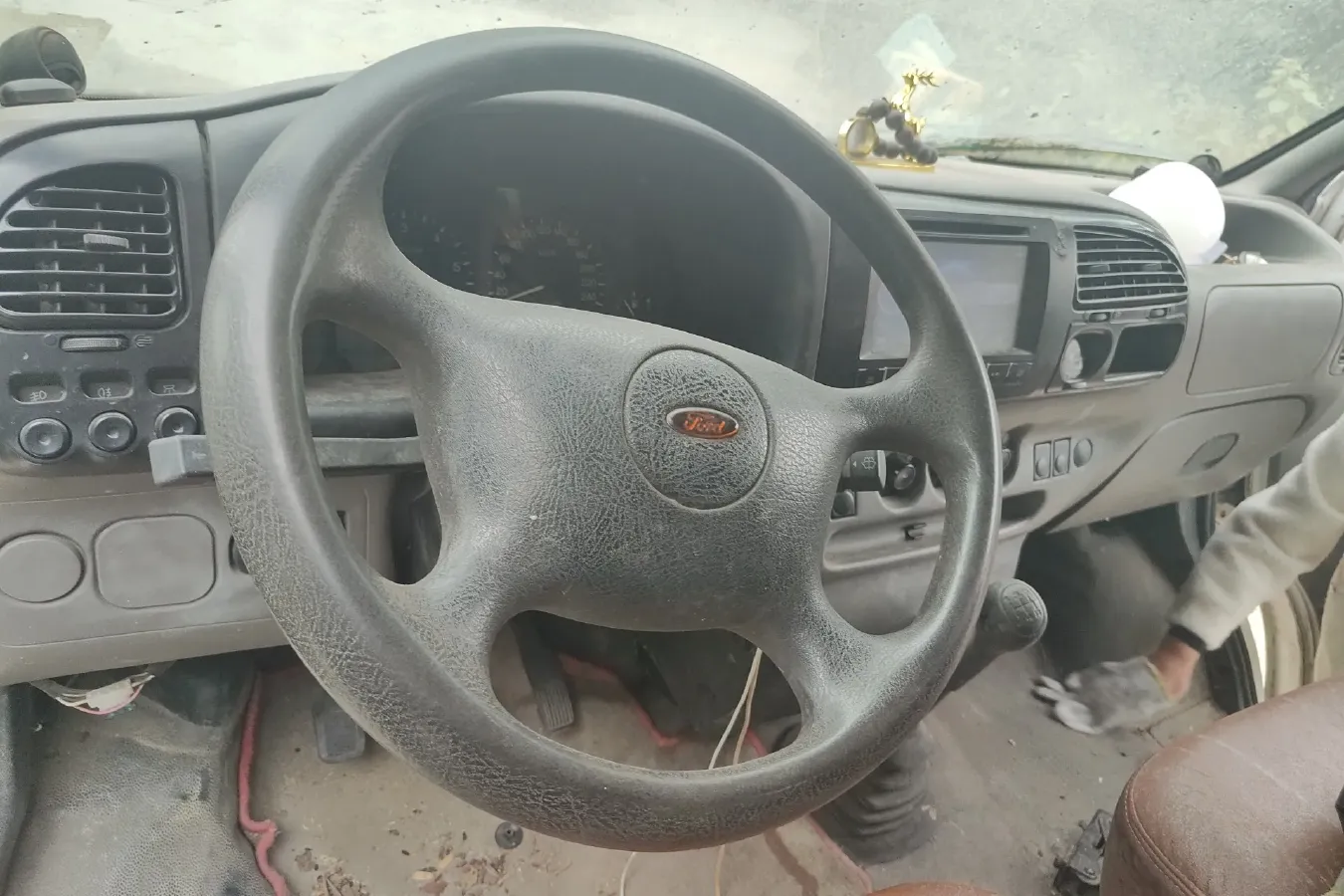 2013 Ford Classic Transit 2.8T 108HP L4 5MT,autocango,china used car exporter,china ev exporter,chinese used car exporter,chinese used ev exporter