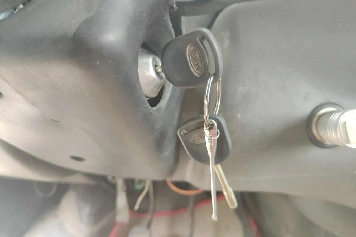 2013 Ford Classic Transit 2.8T 108HP L4 5MT,autocango,china used car exporter,china ev exporter,chinese used car exporter,chinese used ev exporter