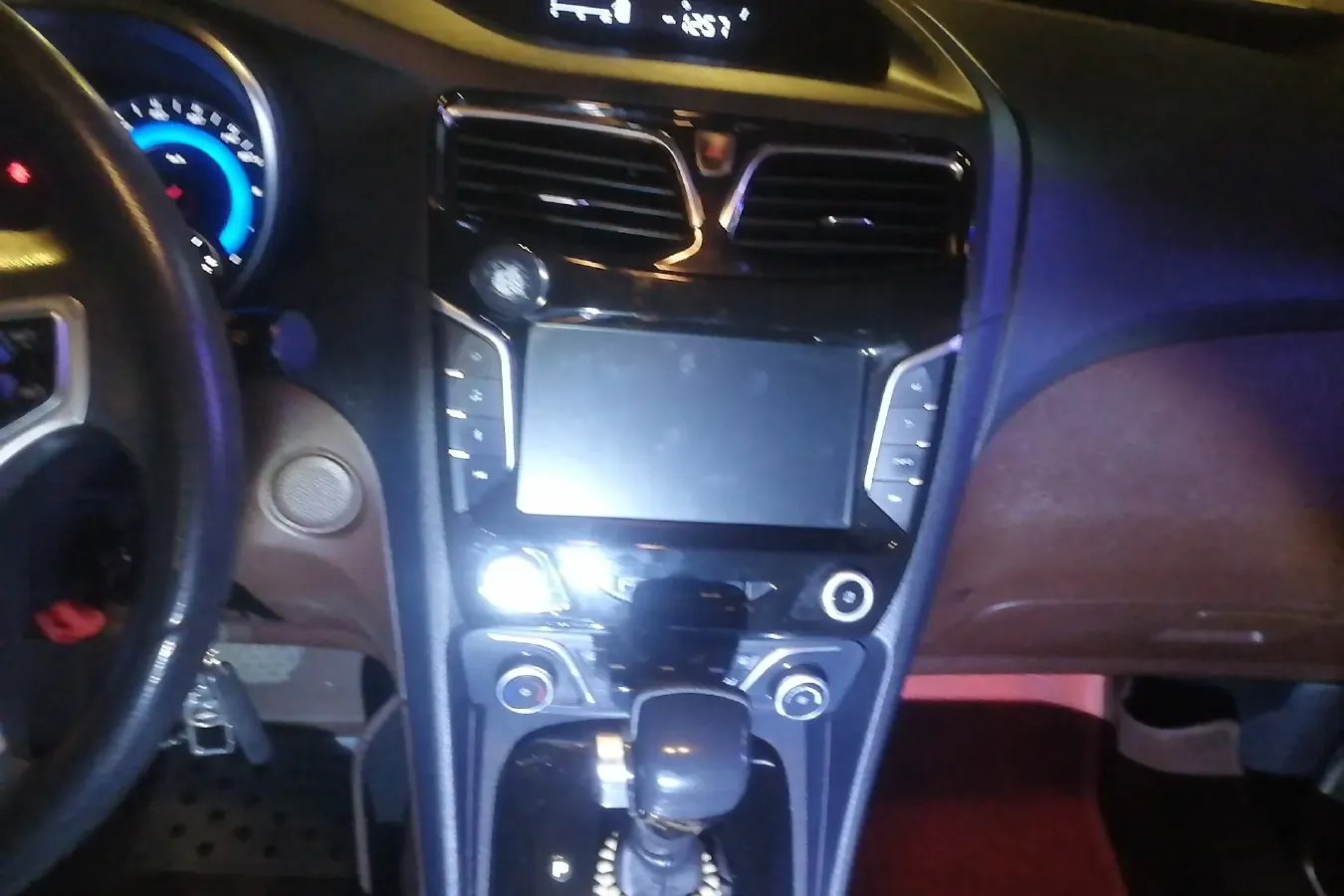 2016 HaiMa V70 1.5T 156HP L4 6AT,autocango,china used car exporter,china ev exporter,chinese used car exporter,chinese used ev exporter