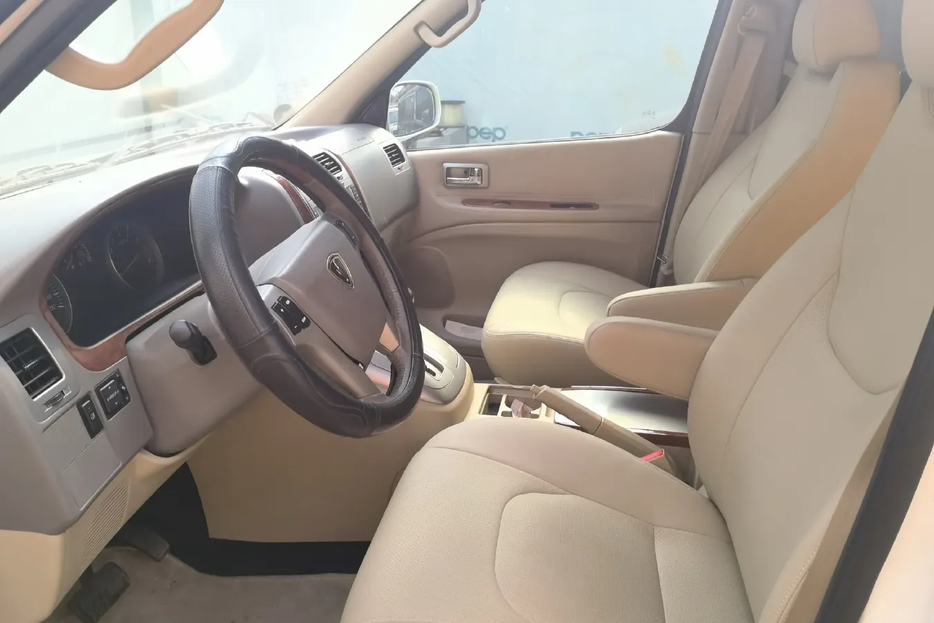 2010 JinBei Grace 2.7L 151HP L4 5MT,autocango,china used car exporter,china ev exporter,chinese used car exporter,chinese used ev exporter