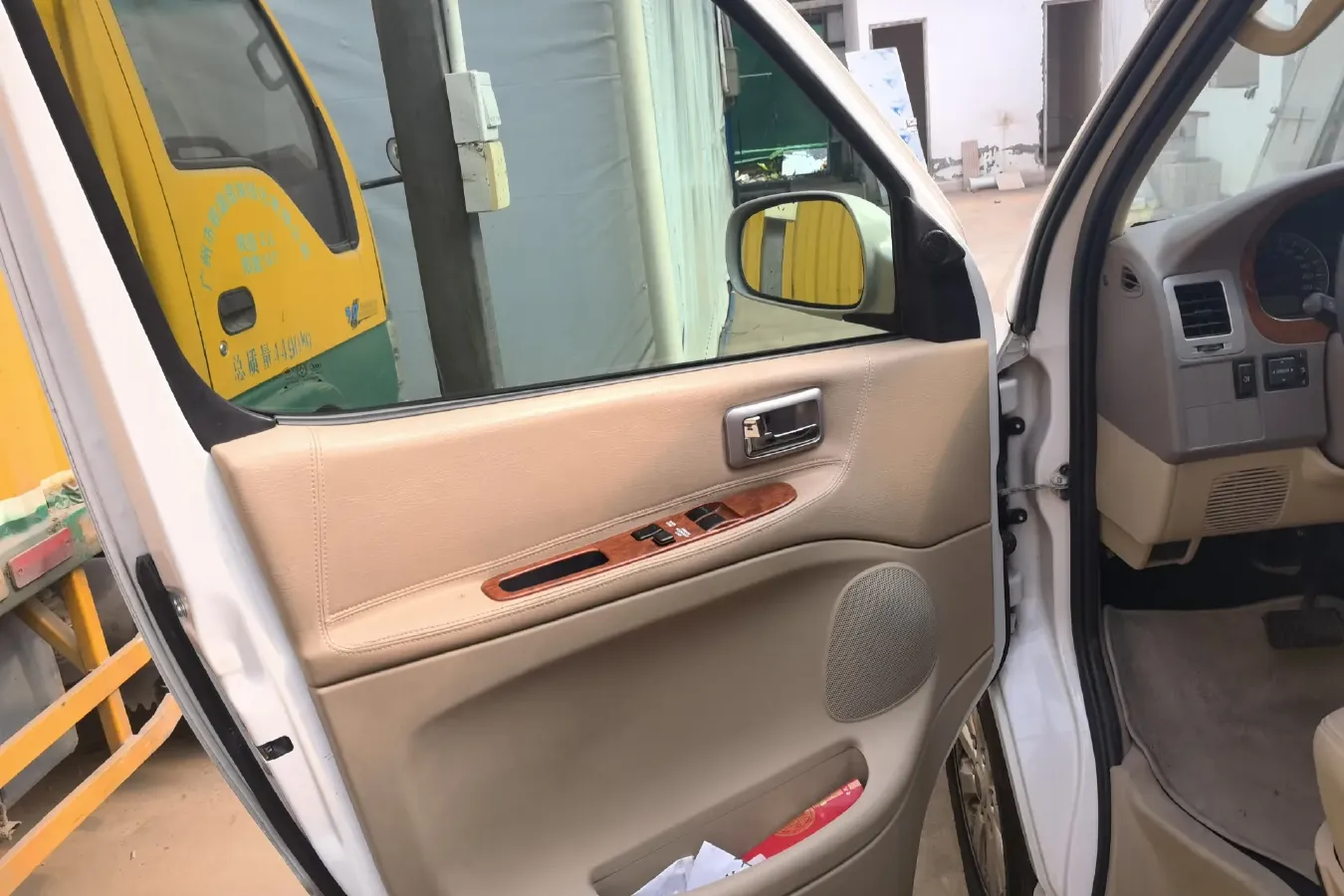 2010 JinBei Grace 2.7L 151HP L4 5MT,autocango,china used car exporter,china ev exporter,chinese used car exporter,chinese used ev exporter