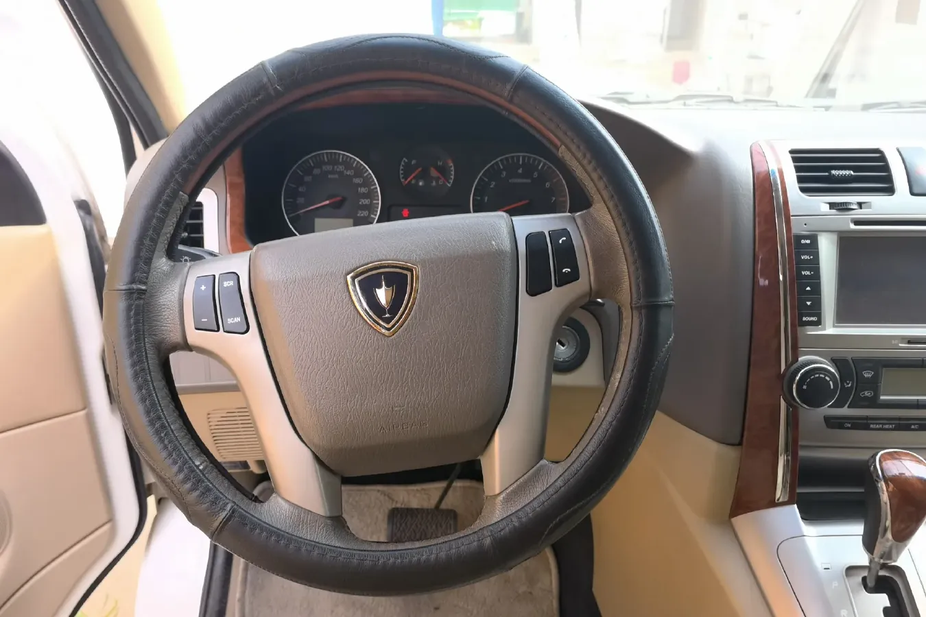 2010 JinBei Grace 2.7L 151HP L4 5MT,autocango,china used car exporter,china ev exporter,chinese used car exporter,chinese used ev exporter