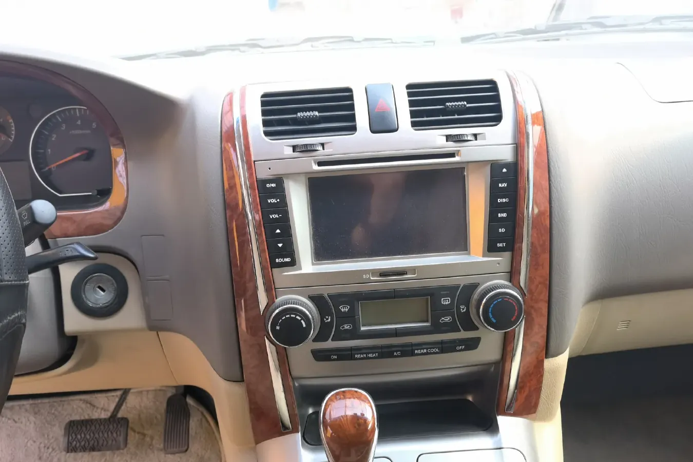 2010 JinBei Grace 2.7L 151HP L4 5MT,autocango,china used car exporter,china ev exporter,chinese used car exporter,chinese used ev exporter