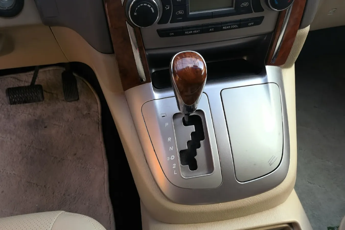 2010 JinBei Grace 2.7L 151HP L4 5MT,autocango,china used car exporter,china ev exporter,chinese used car exporter,chinese used ev exporter