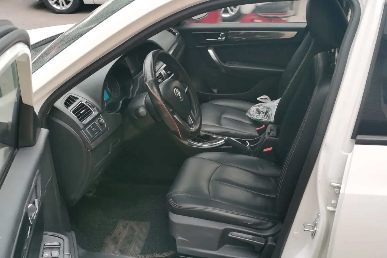 2012 Brilliance Auto V5 1.5T 136HP L4 5AT,autocango,china used car exporter,china ev exporter,chinese used car exporter,chinese used ev exporter