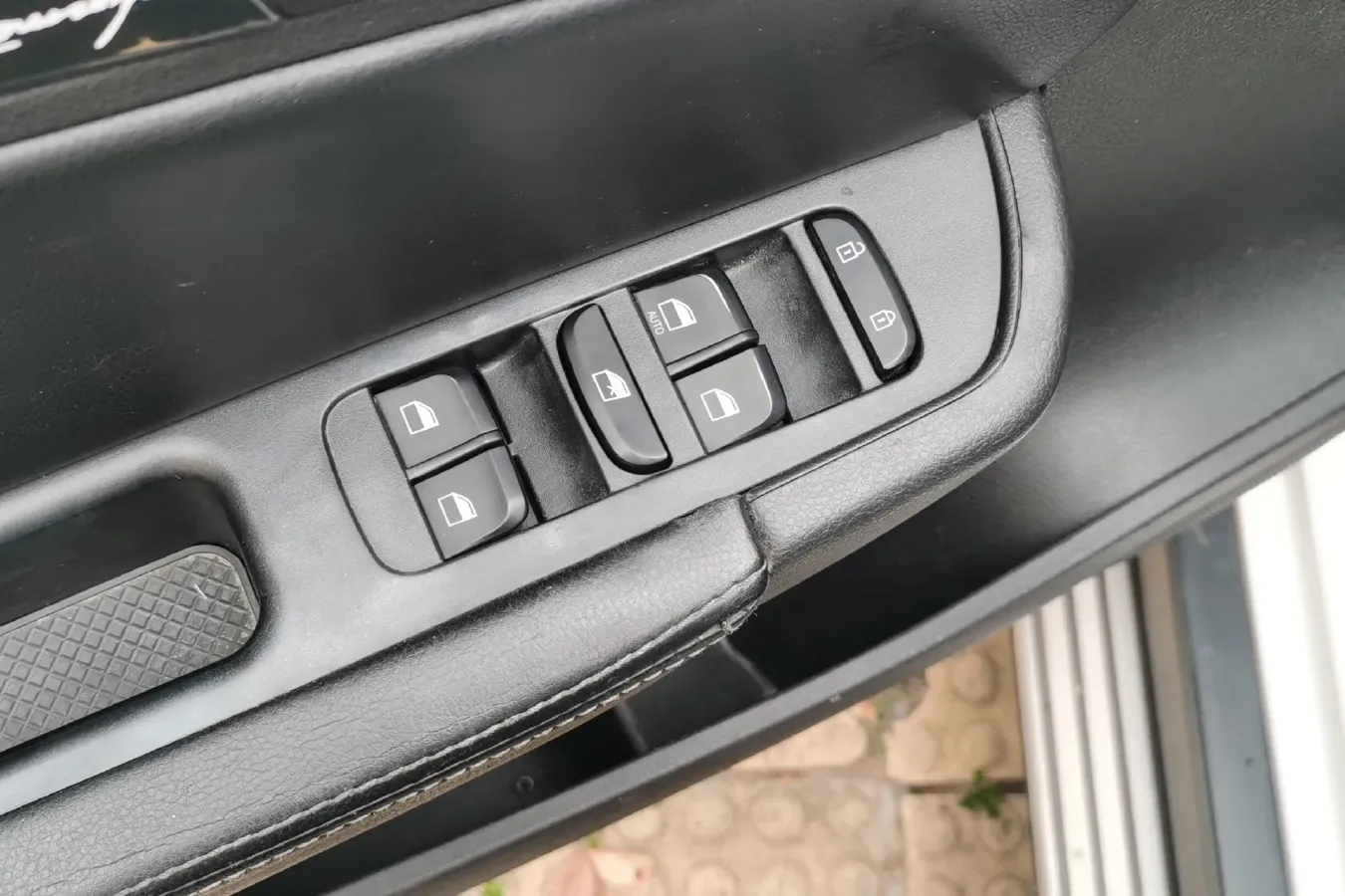 2012 Brilliance Auto V5 1.5T 136HP L4 5AT,autocango,china used car exporter,china ev exporter,chinese used car exporter,chinese used ev exporter