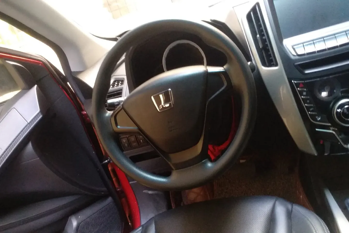 2015 Luxgen 6 SUV 1.8T 180HP L4 6AT,autocango,china used car exporter,china ev exporter,chinese used car exporter,chinese used ev exporter