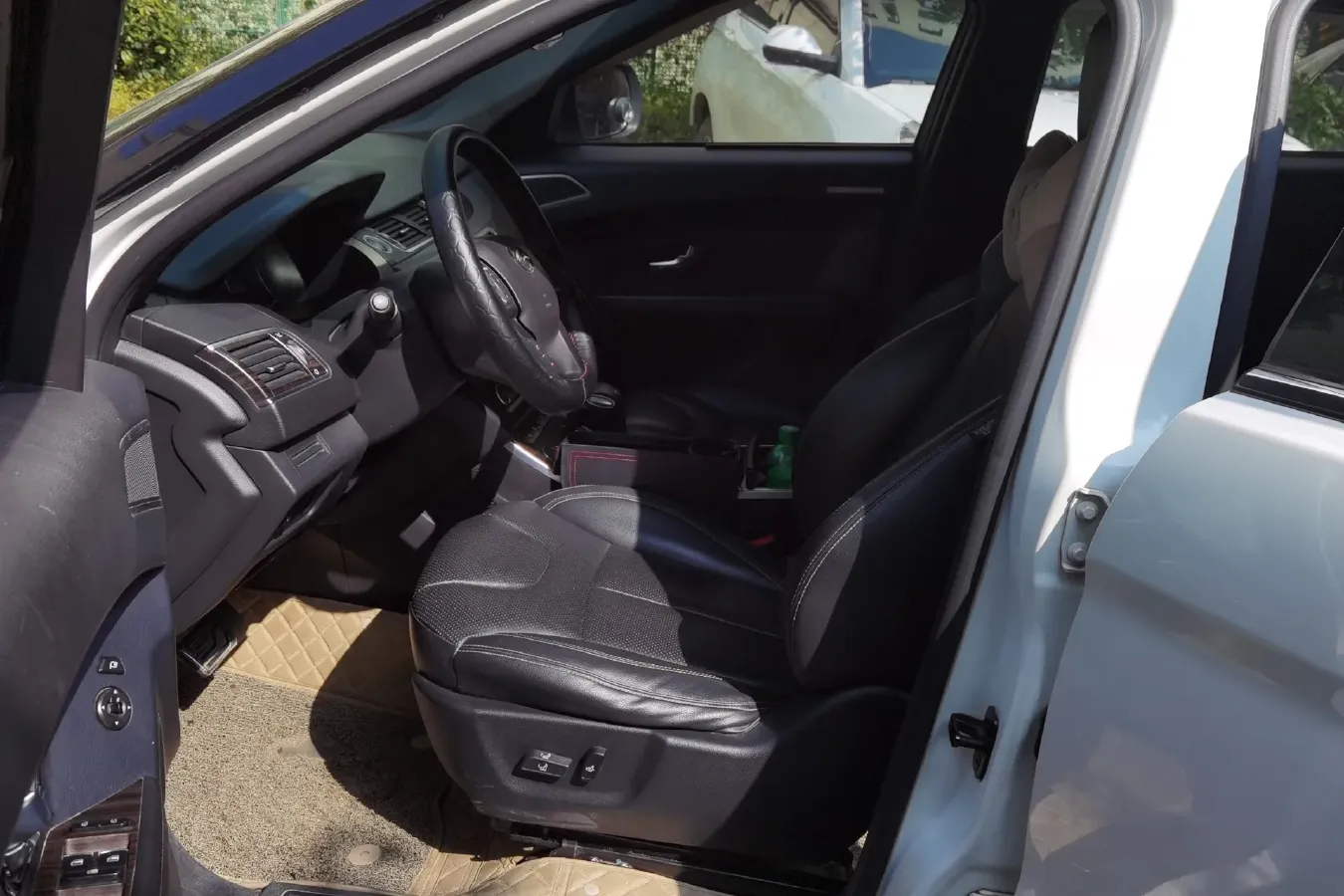 2016 Landwind X7 2.0T 190HP L4 8AT,autocango,china used car exporter,china ev exporter,chinese used car exporter,chinese used ev exporter