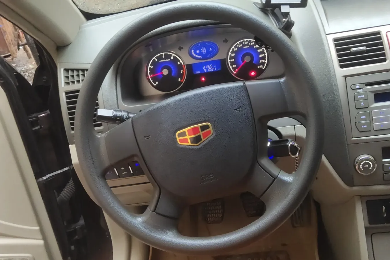 2010 Geely Emgrand Classic 1.5L 106HP L4 5MT,autocango,china used car exporter,china ev exporter,chinese used car exporter,chinese used ev exporter