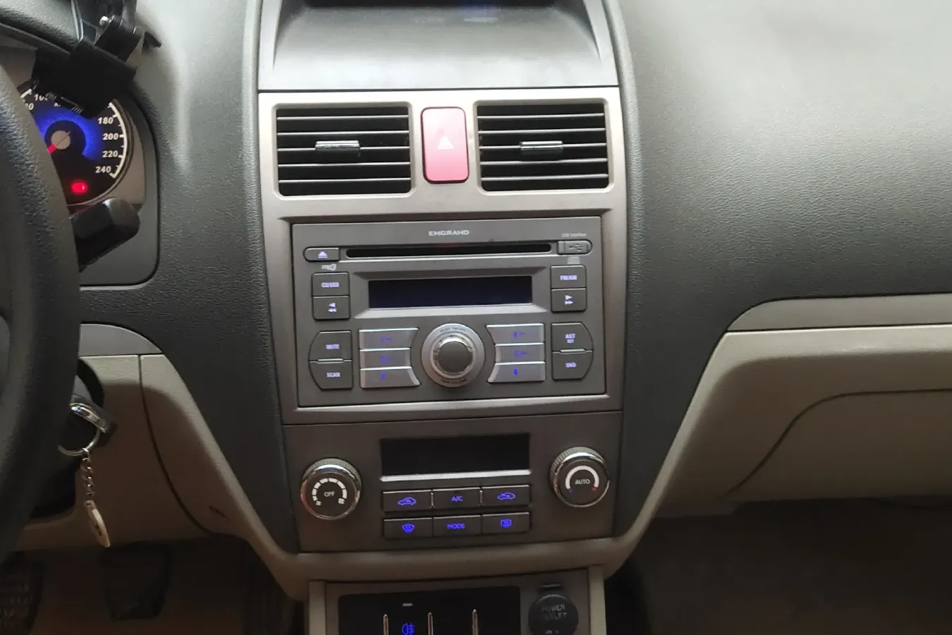 2010 Geely Emgrand Classic 1.5L 106HP L4 5MT,autocango,china used car exporter,china ev exporter,chinese used car exporter,chinese used ev exporter