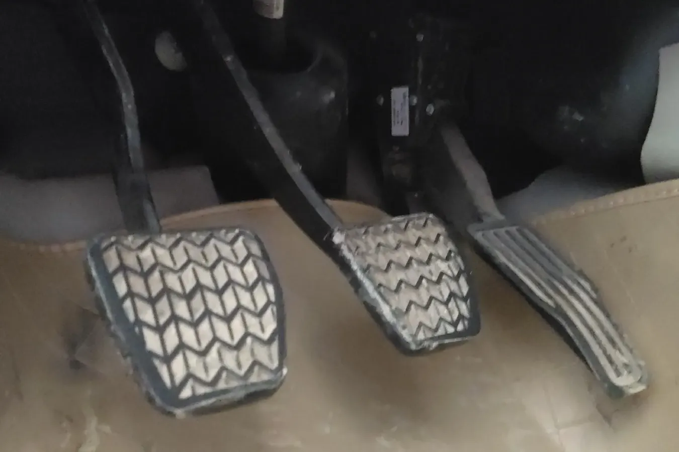 2010 Geely Emgrand Classic 1.5L 106HP L4 5MT,autocango,china used car exporter,china ev exporter,chinese used car exporter,chinese used ev exporter