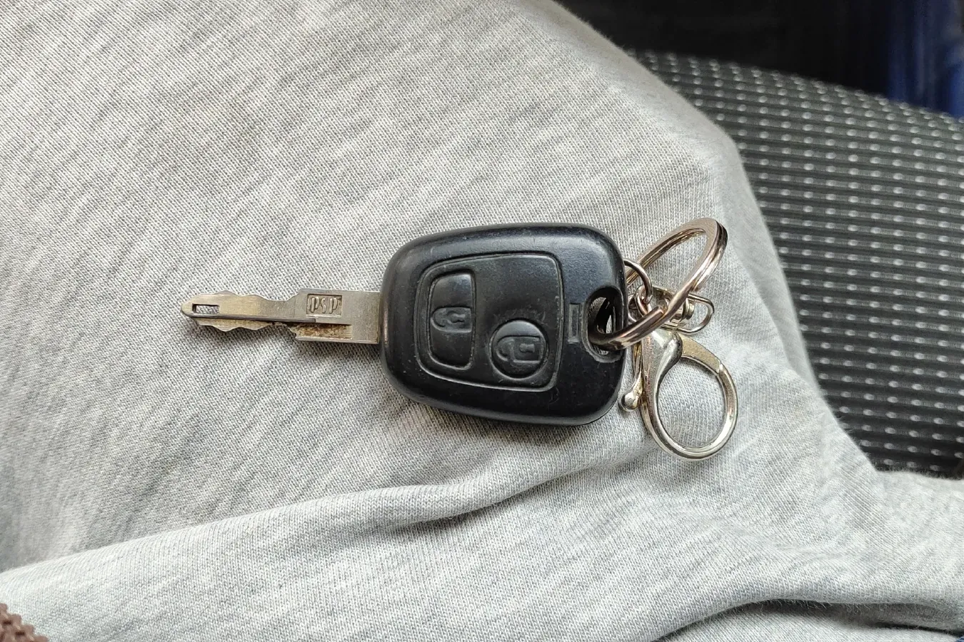 2007 Peugeot 206 1.6L 106HP L4 4AT,autocango,china used car exporter,china ev exporter,chinese used car exporter,chinese used ev exporter