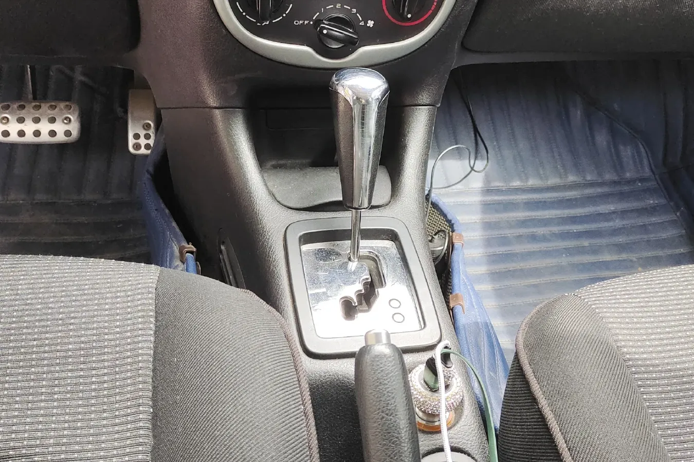 2007 Peugeot 206 1.6L 106HP L4 4AT,autocango,china used car exporter,china ev exporter,chinese used car exporter,chinese used ev exporter