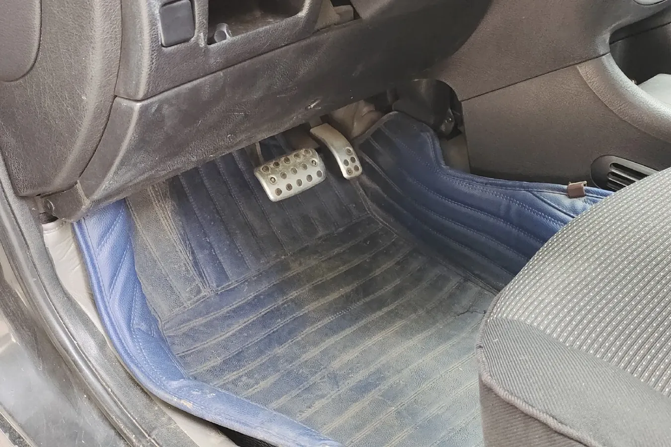 2007 Peugeot 206 1.6L 106HP L4 4AT,autocango,china used car exporter,china ev exporter,chinese used car exporter,chinese used ev exporter