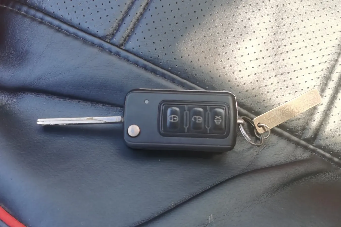 2013 Brilliance Auto H330 1.5L 105HP L4 5MT,autocango,china used car exporter,china ev exporter,chinese used car exporter,chinese used ev exporter