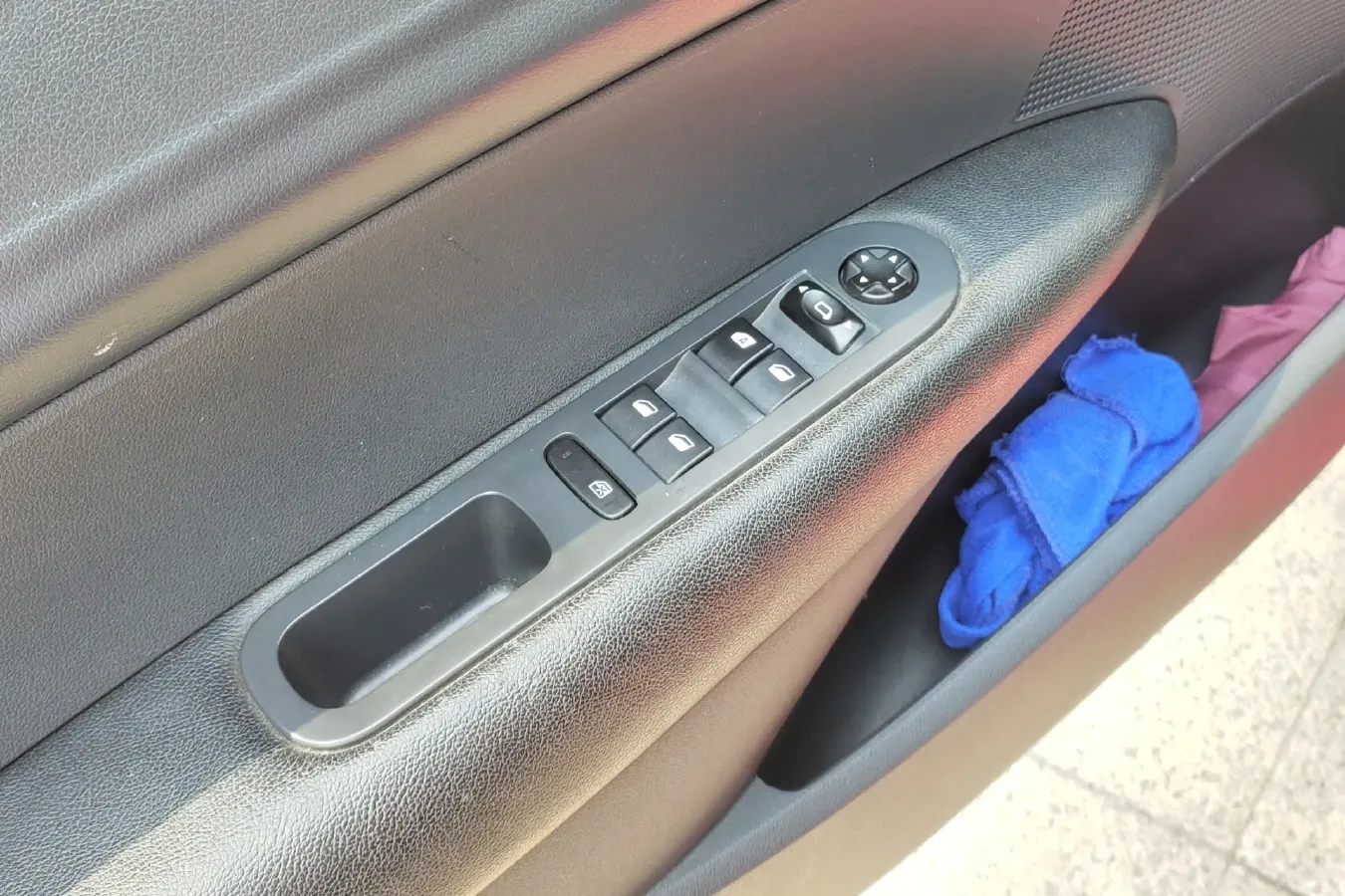 2012 Peugeot 308 1.6L 106HP L4 4AT,autocango,china used car exporter,china ev exporter,chinese used car exporter,chinese used ev exporter