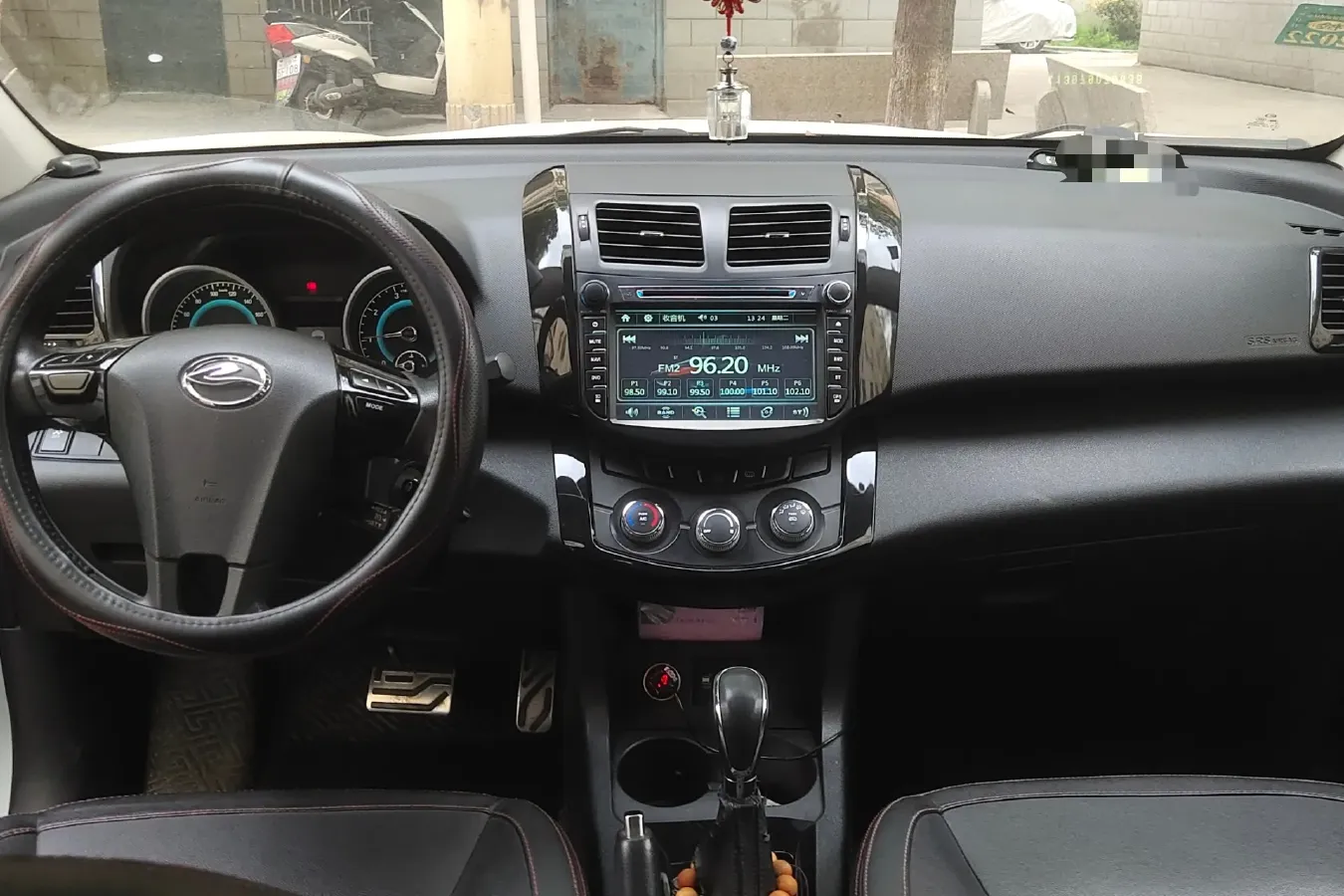 2014 Landwind X5 2.0T 190HP L4 8AT,autocango,china used car exporter,china ev exporter,chinese used car exporter,chinese used ev exporter