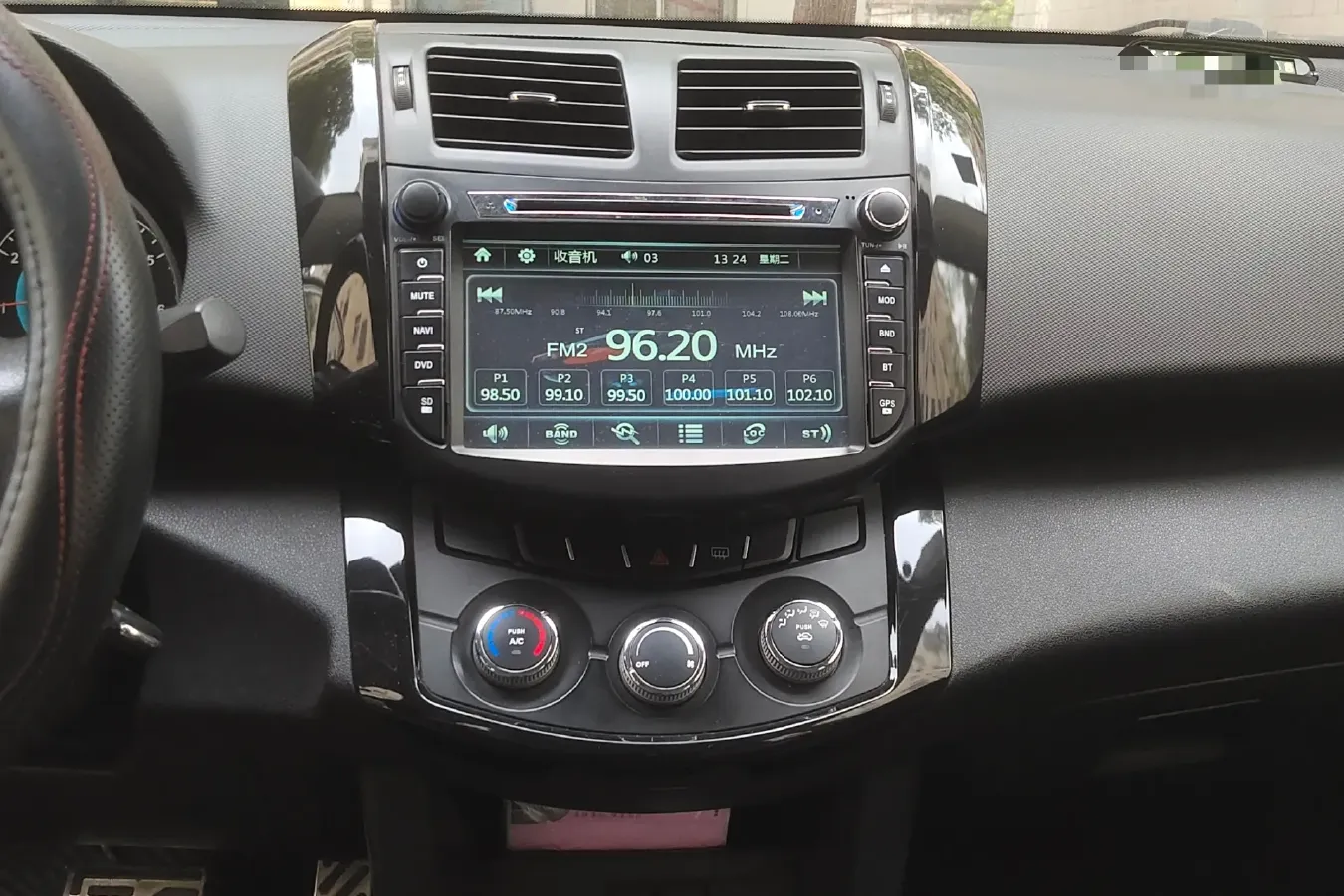 2014 Landwind X5 2.0T 190HP L4 8AT,autocango,china used car exporter,china ev exporter,chinese used car exporter,chinese used ev exporter