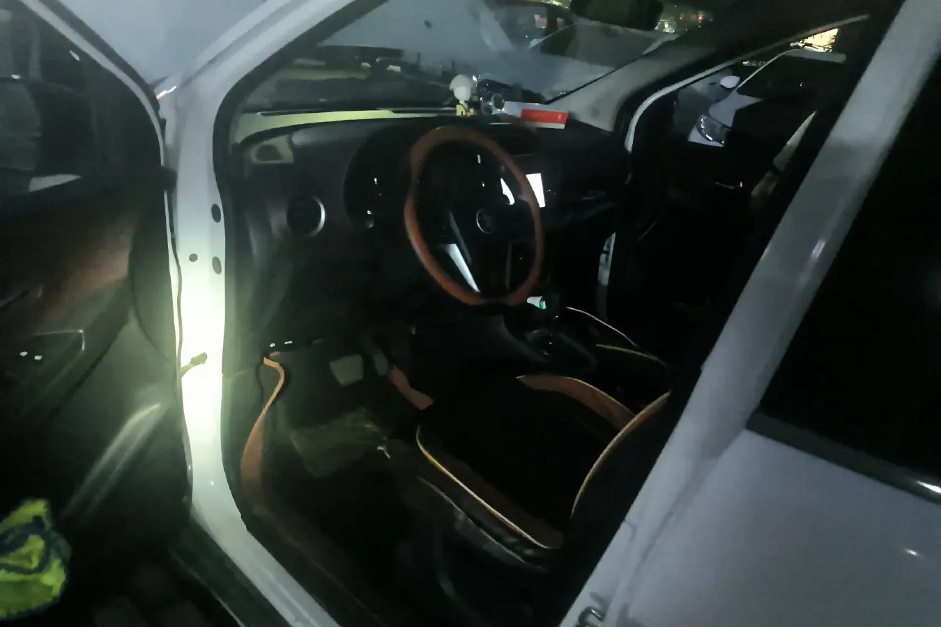 2017 Venucia M50V 1.6L 124HP L4 CVT,autocango,china used car exporter,china ev exporter,chinese used car exporter,chinese used ev exporter