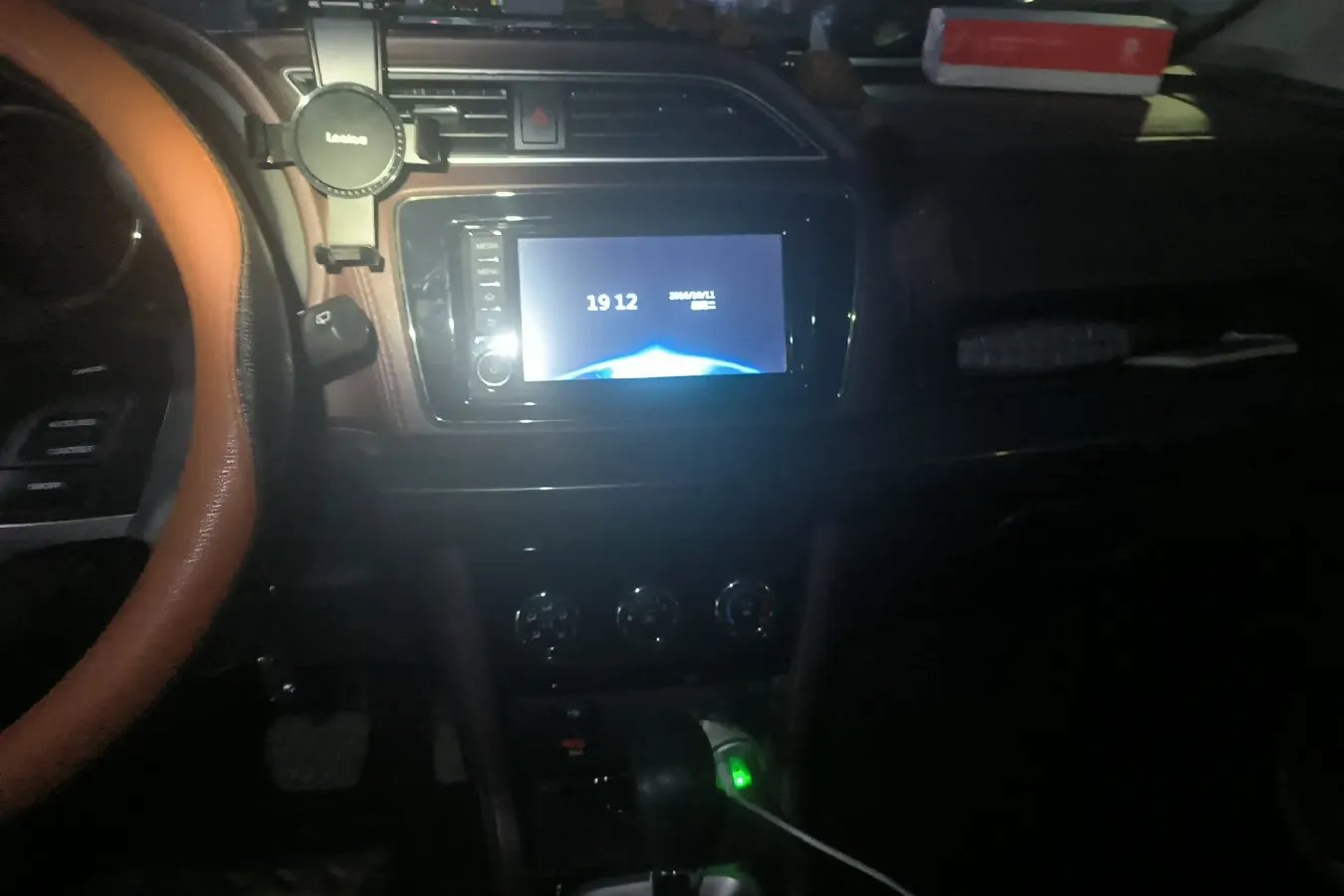 2017 Venucia M50V 1.6L 124HP L4 CVT,autocango,china used car exporter,china ev exporter,chinese used car exporter,chinese used ev exporter