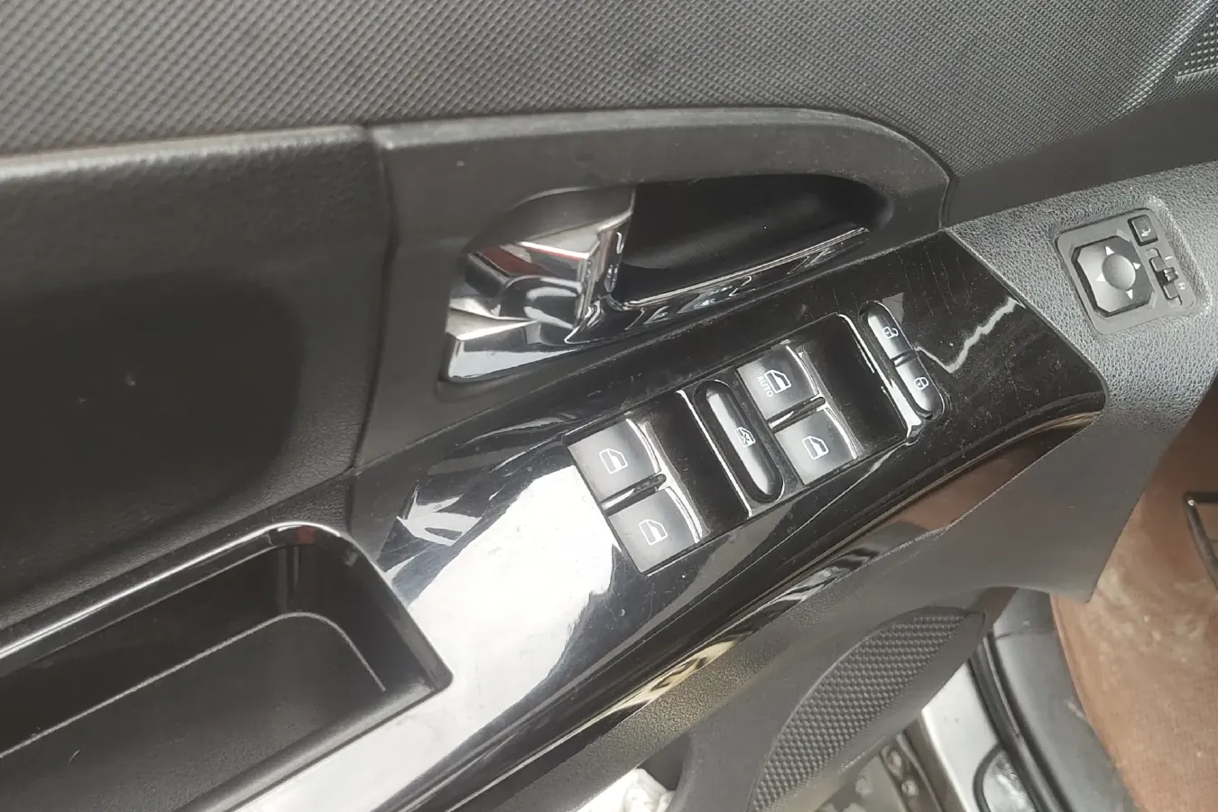 2014 Landwind X5 2.0T 190HP L4 8AT,autocango,china used car exporter,china ev exporter,chinese used car exporter,chinese used ev exporter