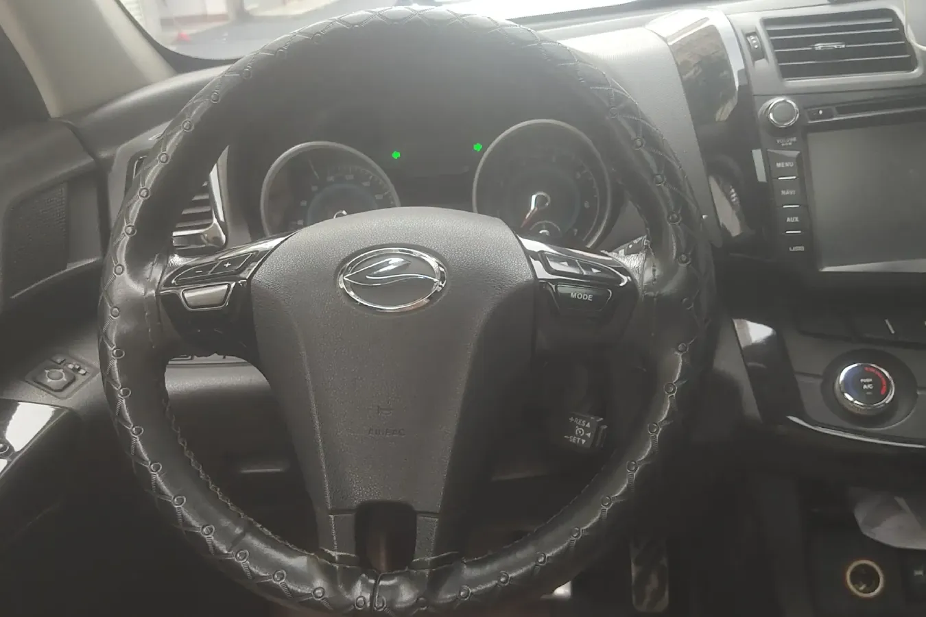 2014 Landwind X5 2.0T 190HP L4 8AT,autocango,china used car exporter,china ev exporter,chinese used car exporter,chinese used ev exporter