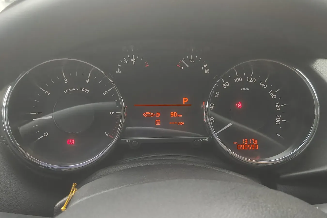 2015 Peugeot 3008 2.0L 147HP L4 6AT,autocango,china used car exporter,china ev exporter,chinese used car exporter,chinese used ev exporter